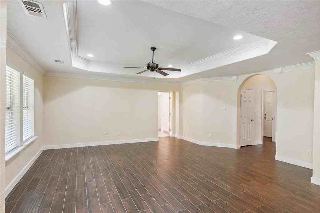 750 S Valentine Dr - Photo 5 of 35