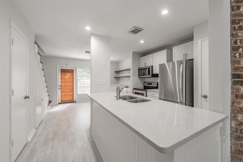193 Merlin Way - Photo 6 of 35