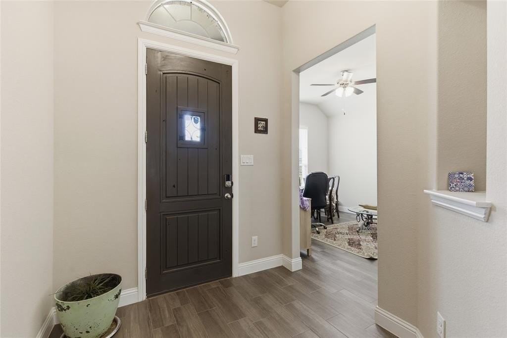 1012 Kensington Way - Photo 3 of 34