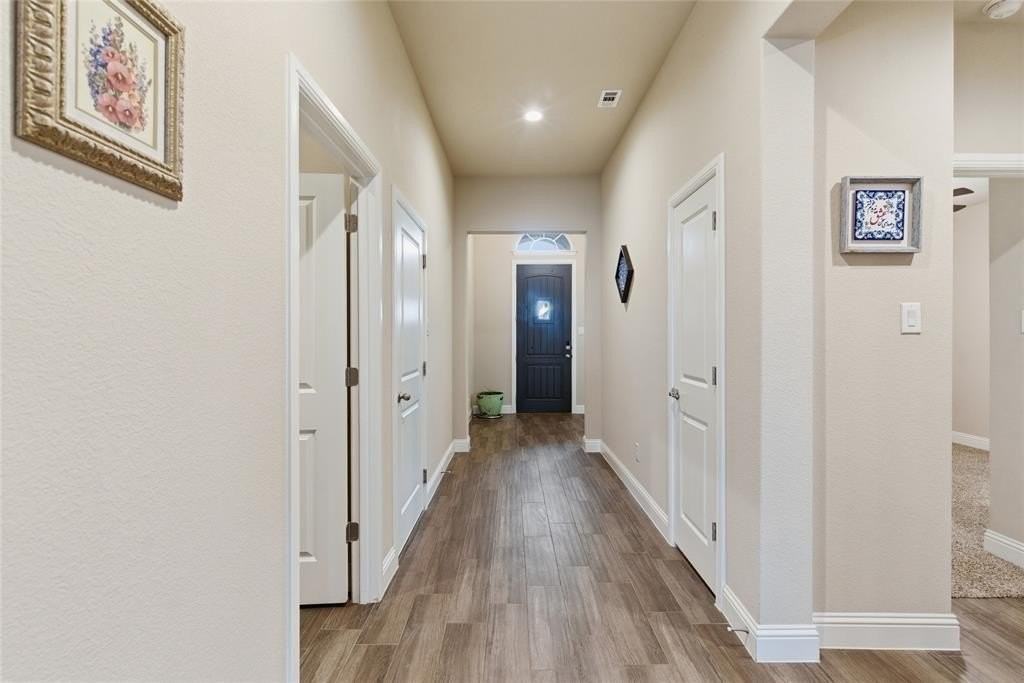 1012 Kensington Way - Photo 4 of 34