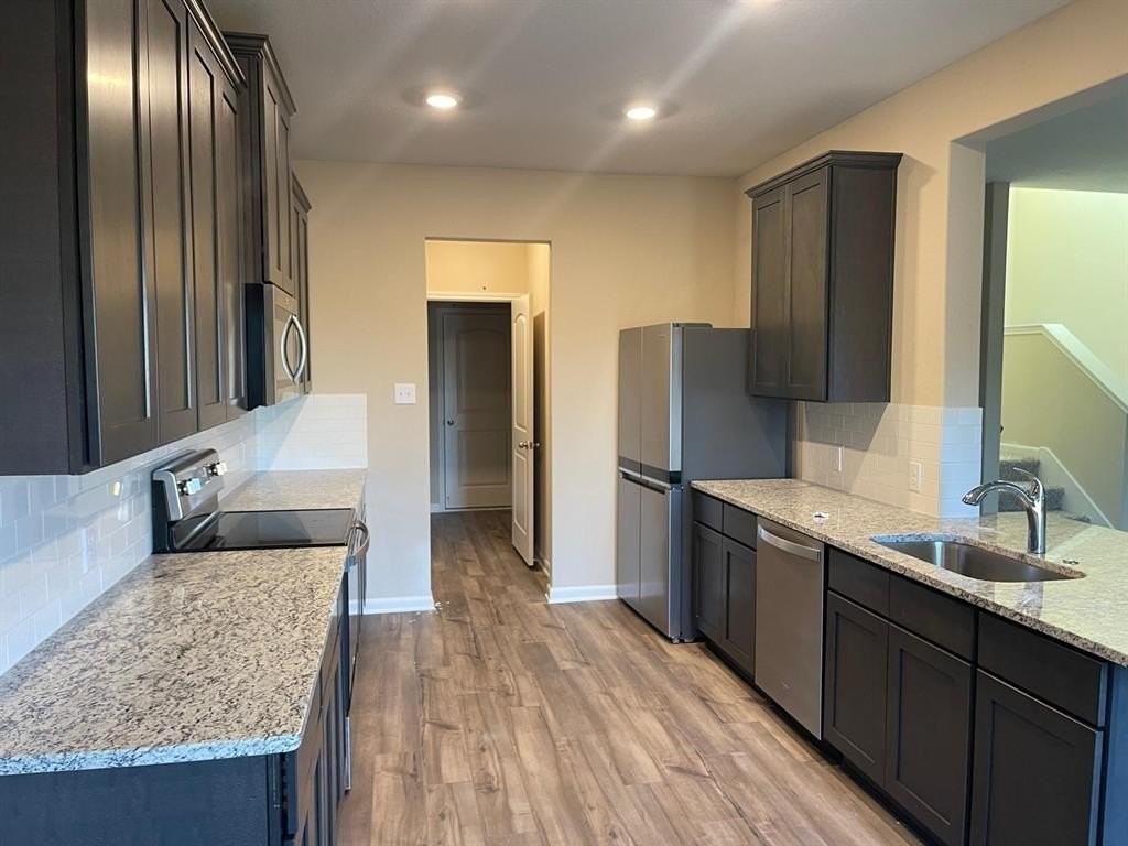 311 Clear Springs St - Photo 5 of 25
