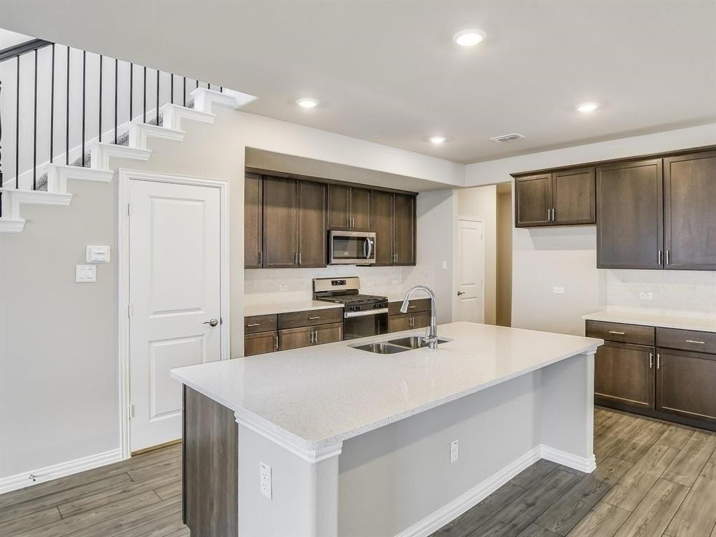 2612 Gateway Ave - Photo 4 of 22