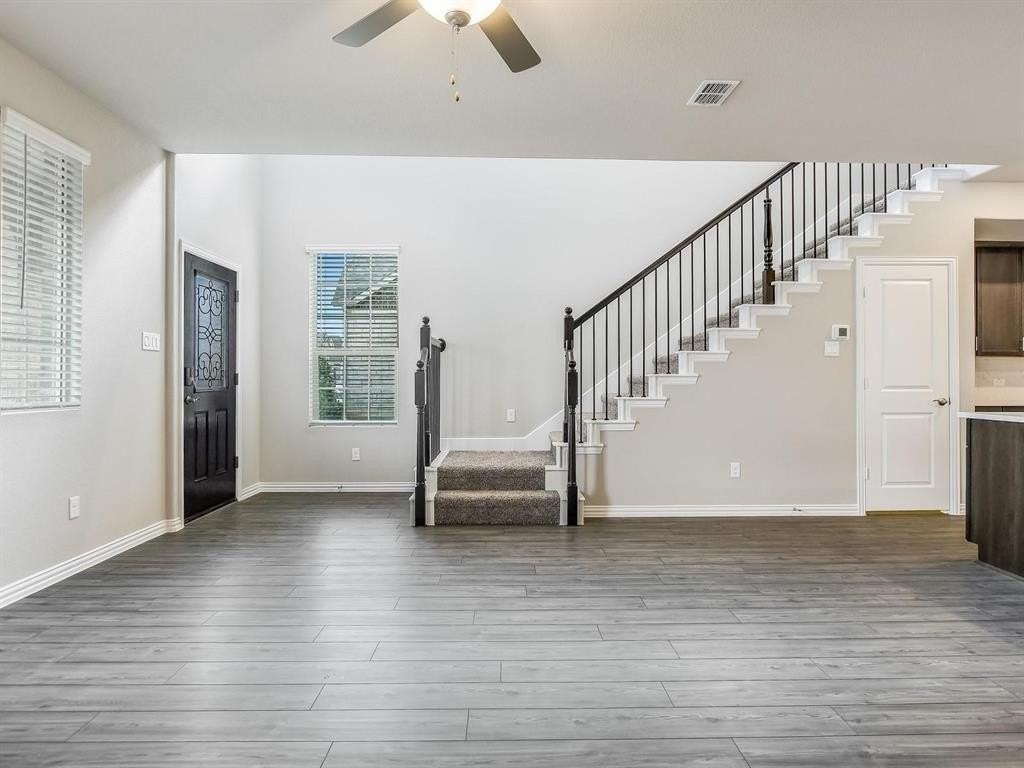 2612 Gateway Ave - Photo 6 of 22