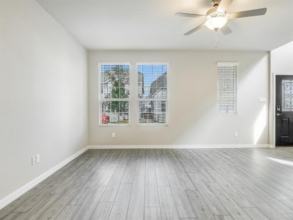 2612 Gateway Ave - Photo 7 of 22