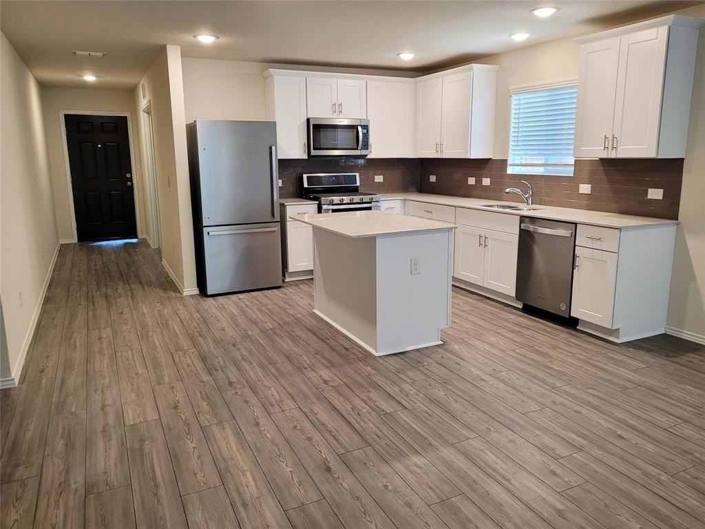 1049 Knightly Ln - Photo 3 of 19