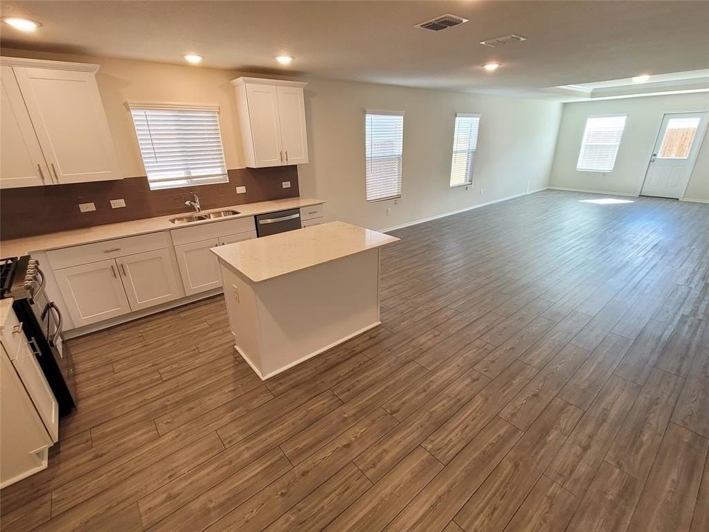 1049 Knightly Ln - Photo 5 of 19
