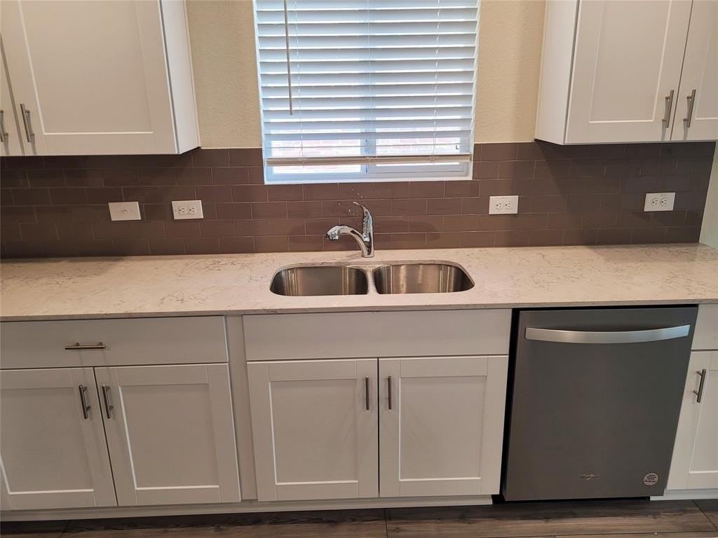 1049 Knightly Ln - Photo 7 of 19