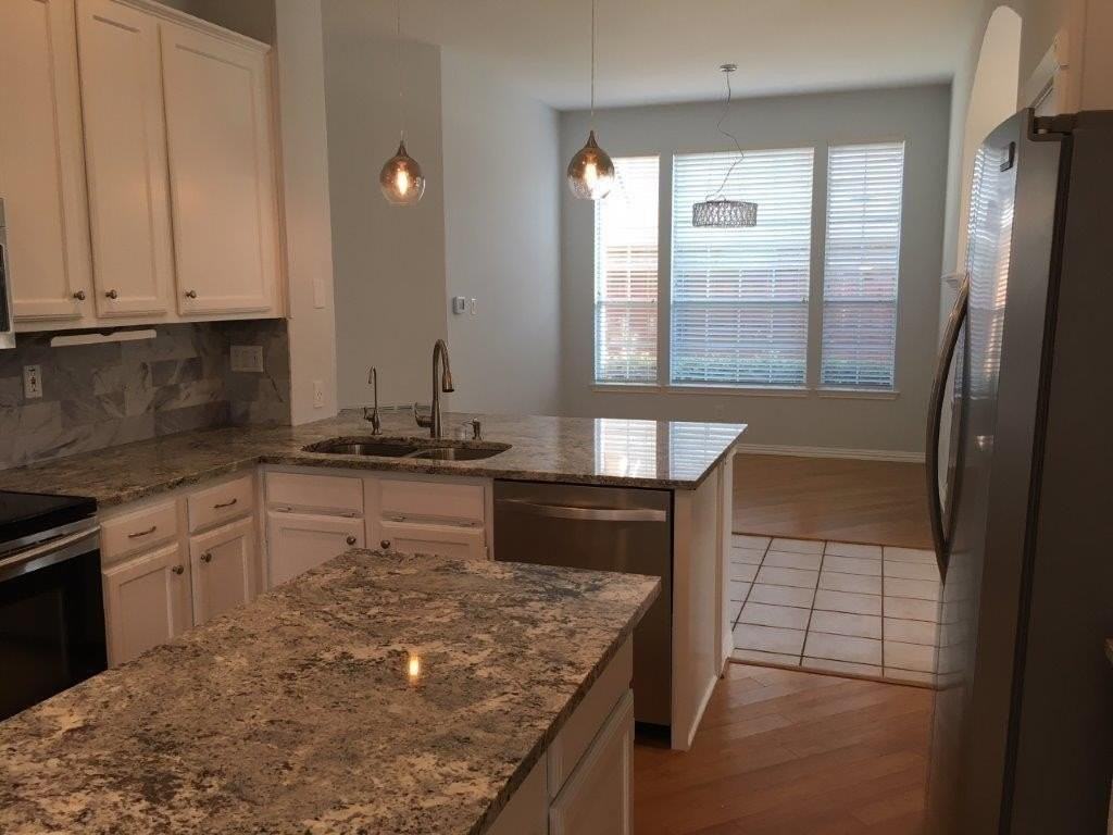 11715 Alexandria Dr - Photo 3 of 15