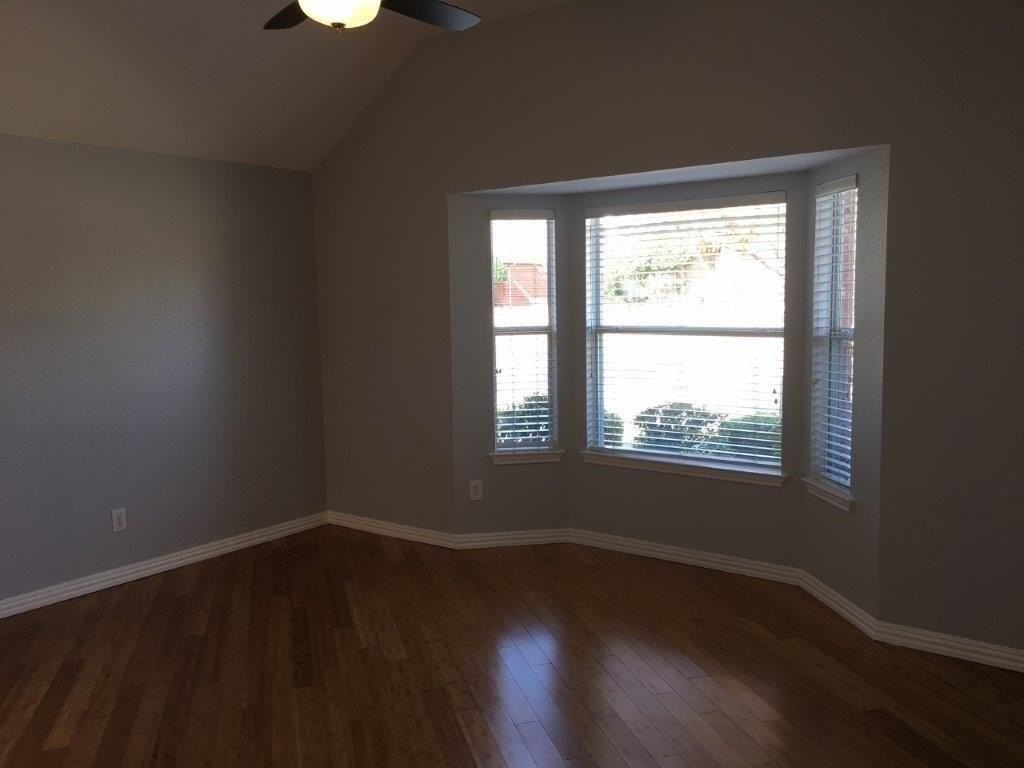 11715 Alexandria Dr - Photo 7 of 15