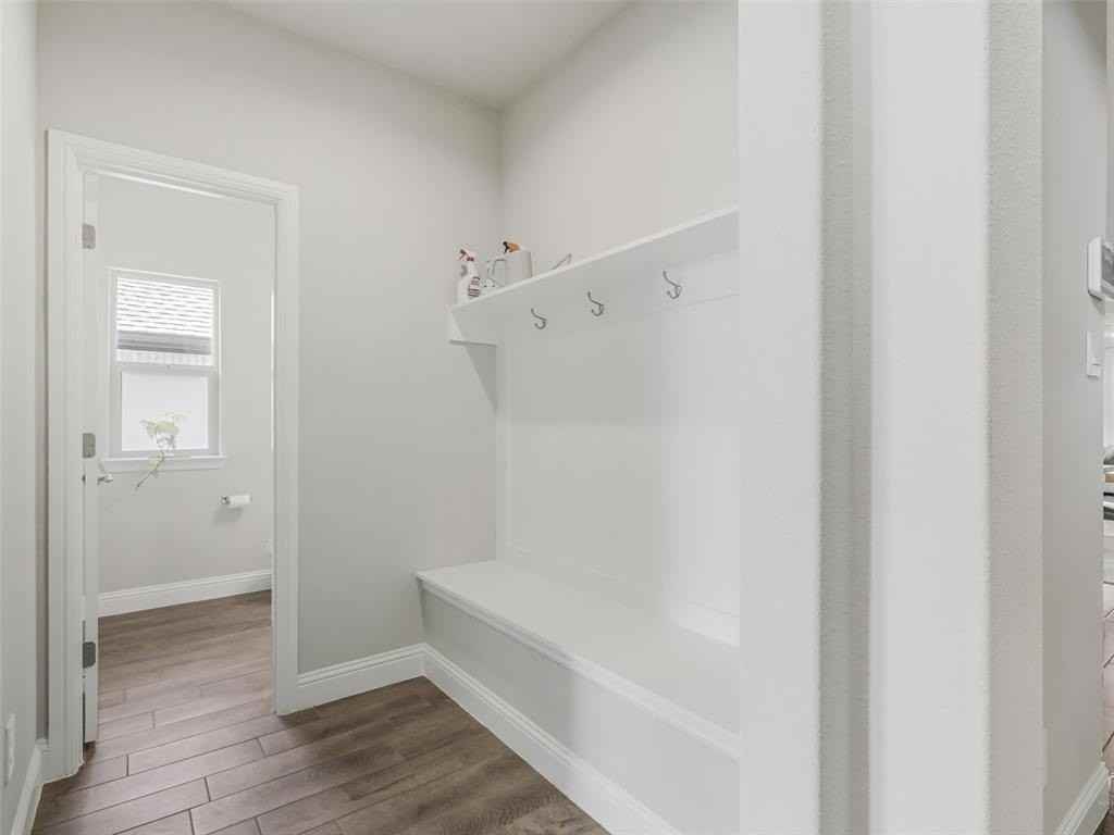 2156 Knightsgate Rd - Photo 7 of 28