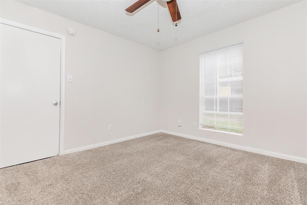 10402 Sandpiper Dr #13-200 - Photo 6 of 11