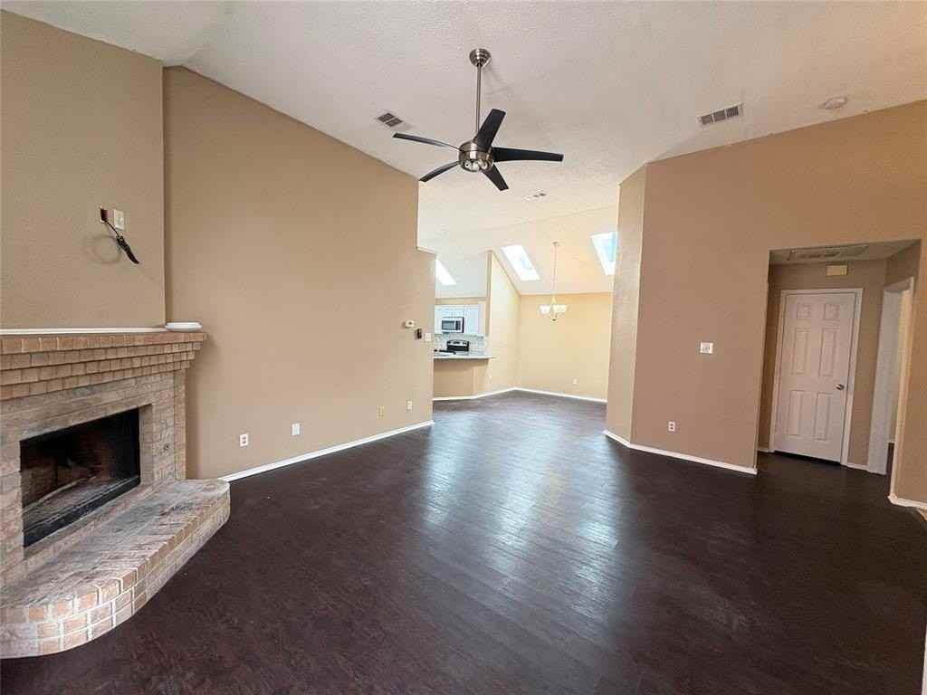 928 Winchester Ln - Photo 4 of 13