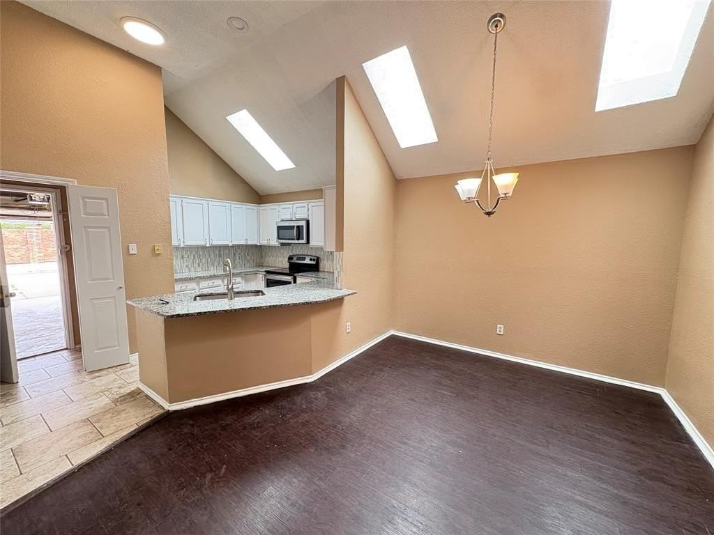 928 Winchester Ln - Photo 5 of 13