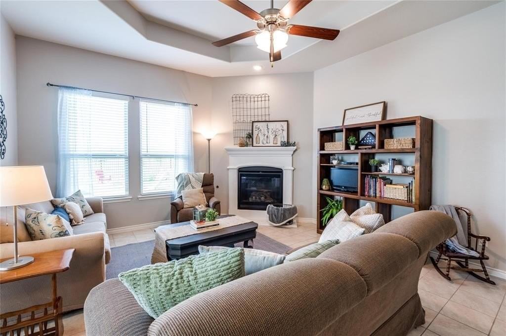 516 Cowboy Way - Photo 3 of 15