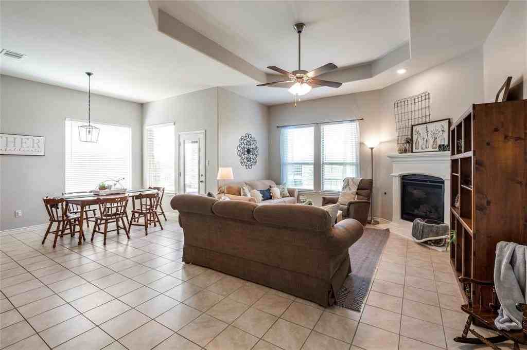 516 Cowboy Way - Photo 4 of 15