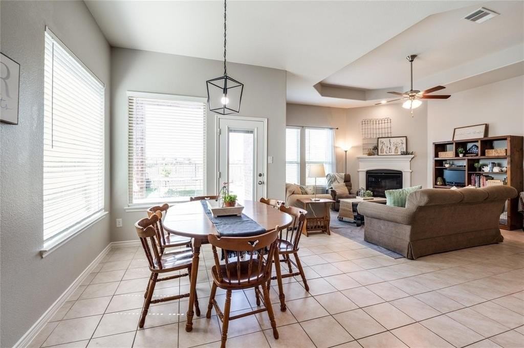516 Cowboy Way - Photo 5 of 15