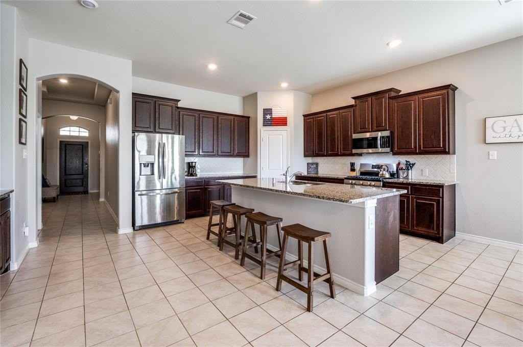 516 Cowboy Way - Photo 7 of 15