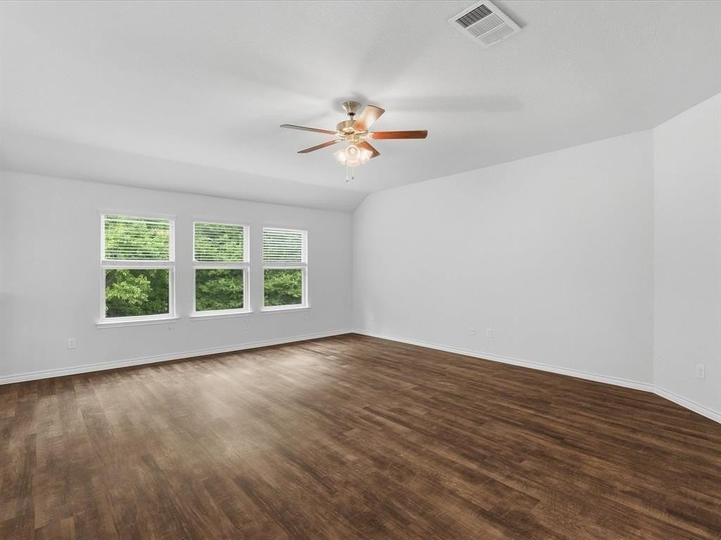 2913 Megan St - Photo 5 of 26