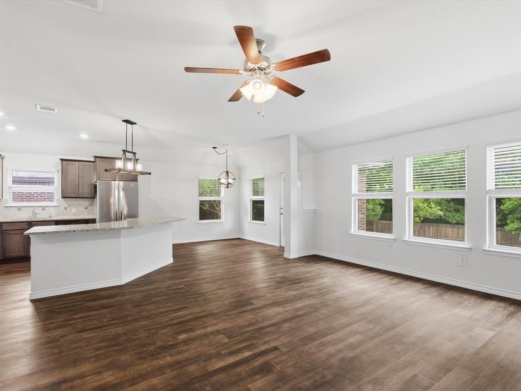 2913 Megan St - Photo 6 of 26