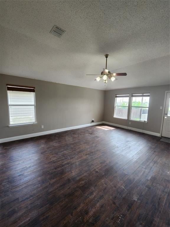 907 Live Oak Dr - Photo 5 of 12