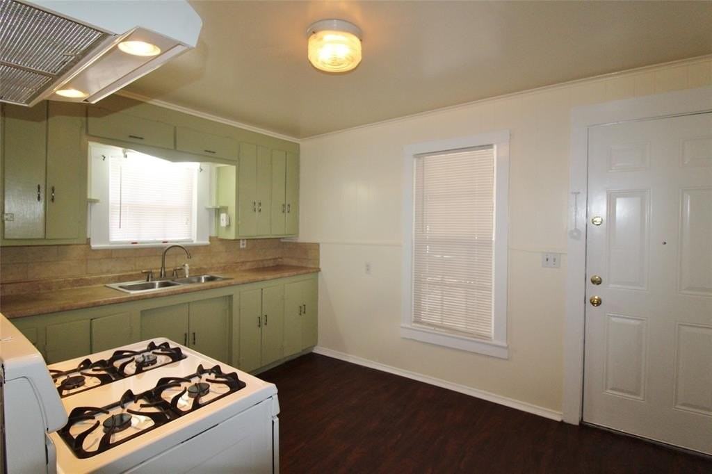 421 Dr Martin Luther King Jr Blvd - Photo 6 of 17