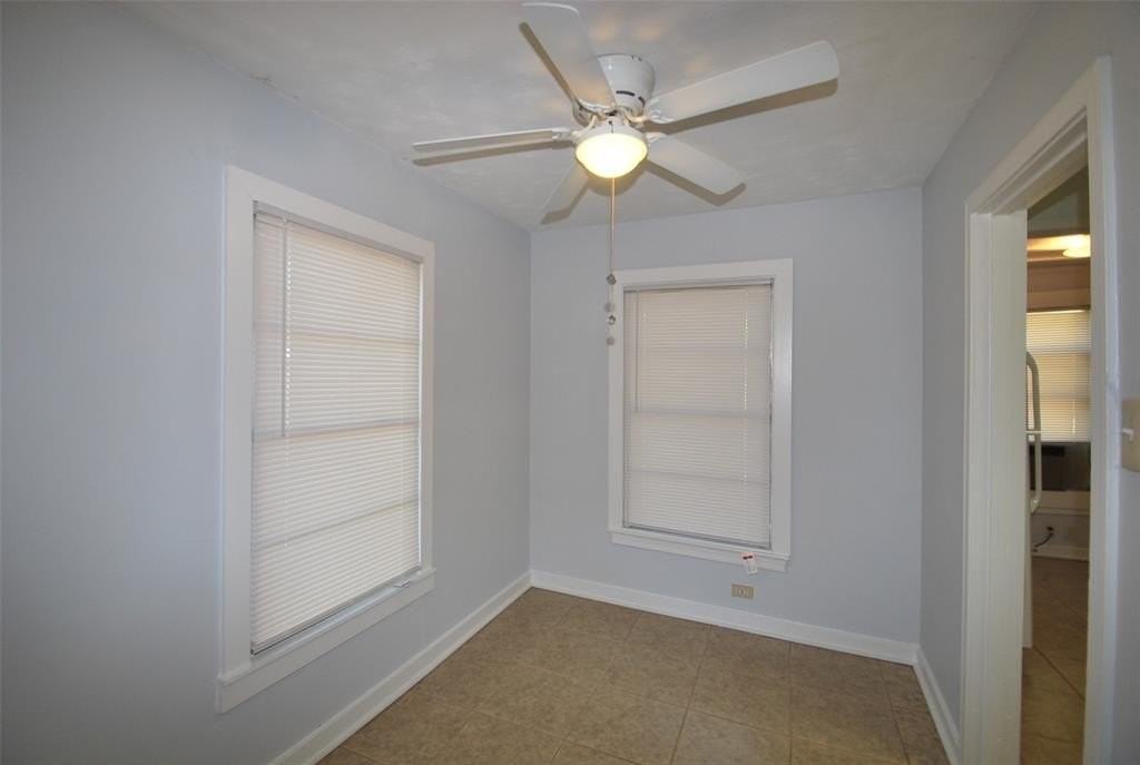 6918 Lockheed Ave - Photo 4 of 8