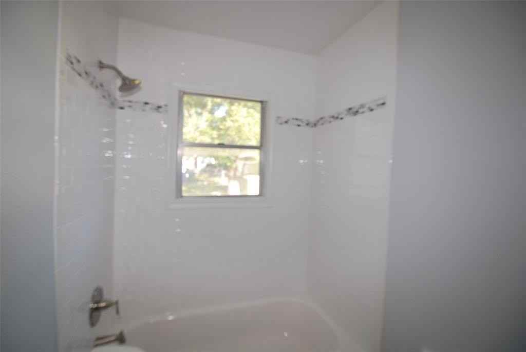 6918 Lockheed Ave - Photo 6 of 8