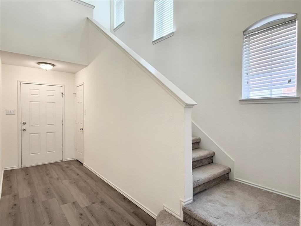 10208 Coolidge Dr - Photo 2 of 24