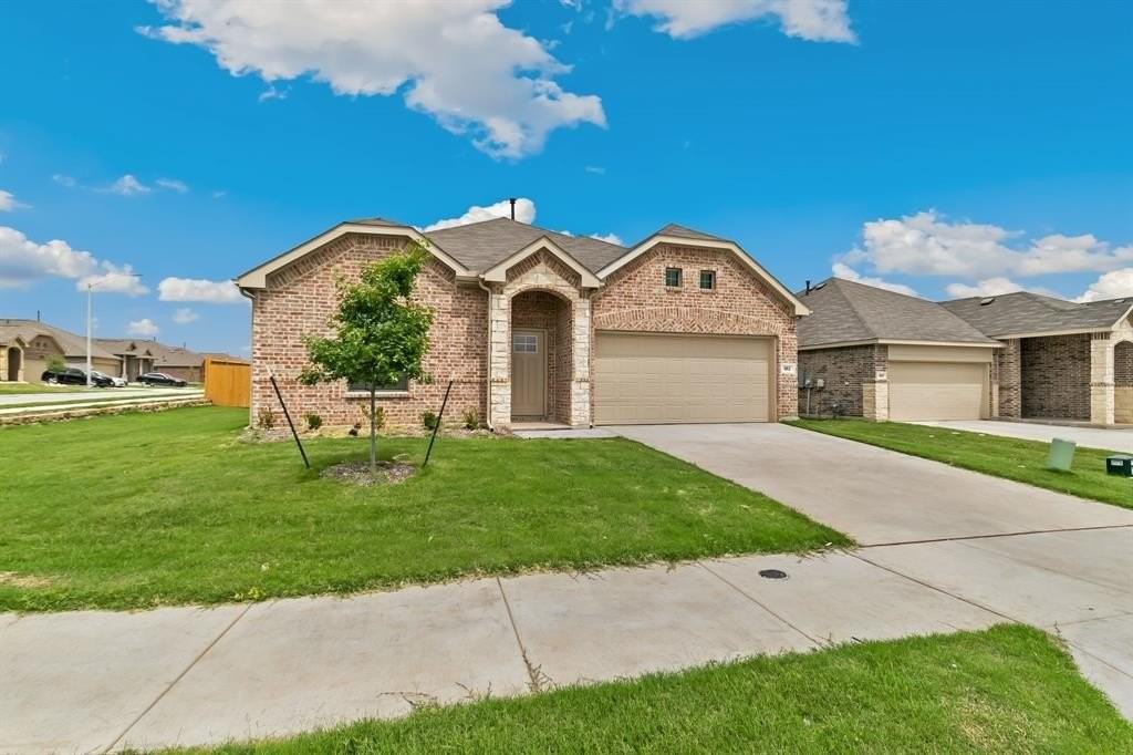 952 Dustwood Dr - Photo 2 of 40