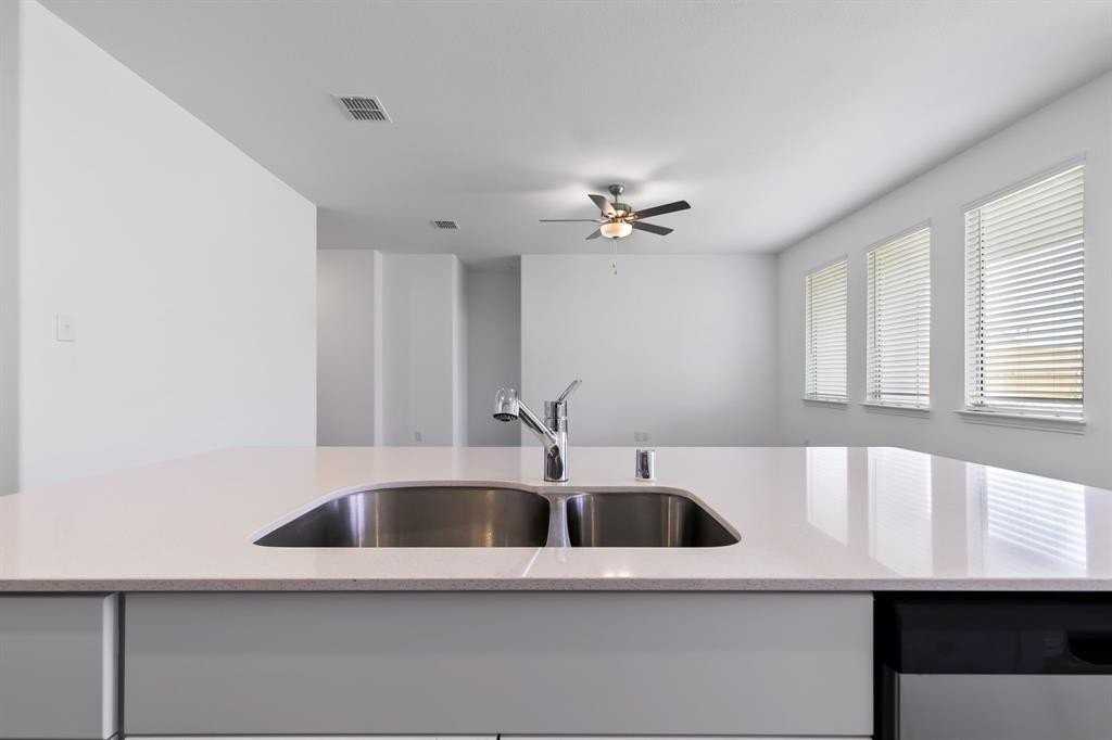 952 Dustwood Dr - Photo 7 of 40