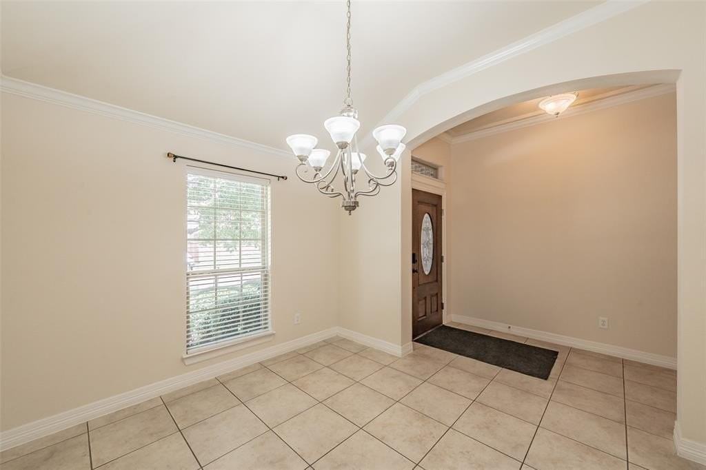 1313 Catbird Dr - Photo 3 of 35