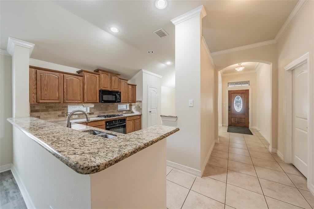 1313 Catbird Dr - Photo 5 of 35