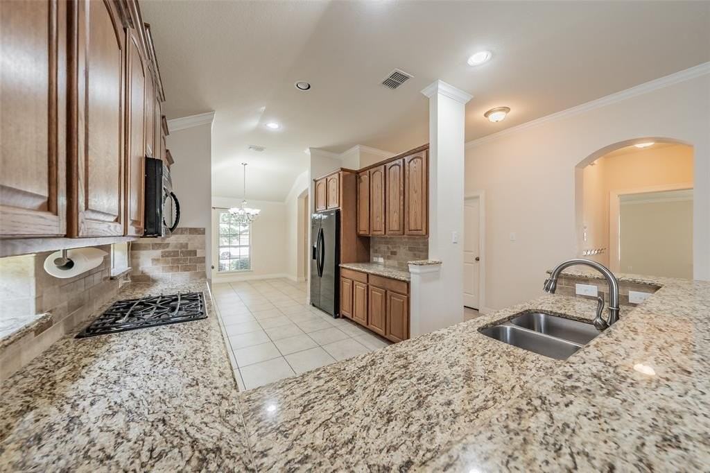 1313 Catbird Dr - Photo 6 of 35