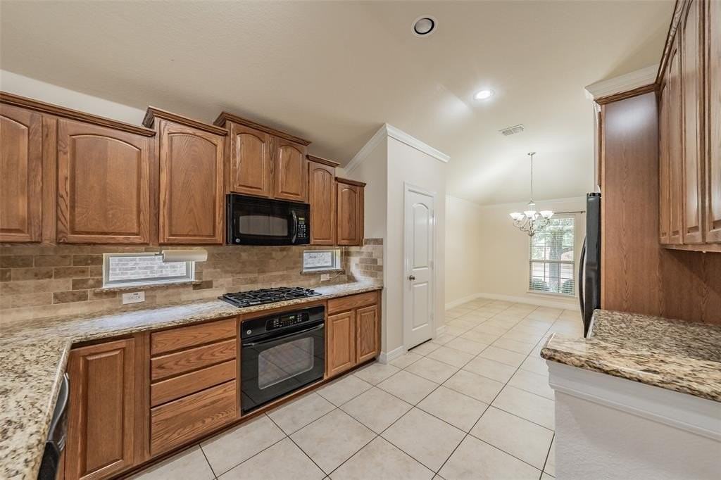 1313 Catbird Dr - Photo 7 of 35