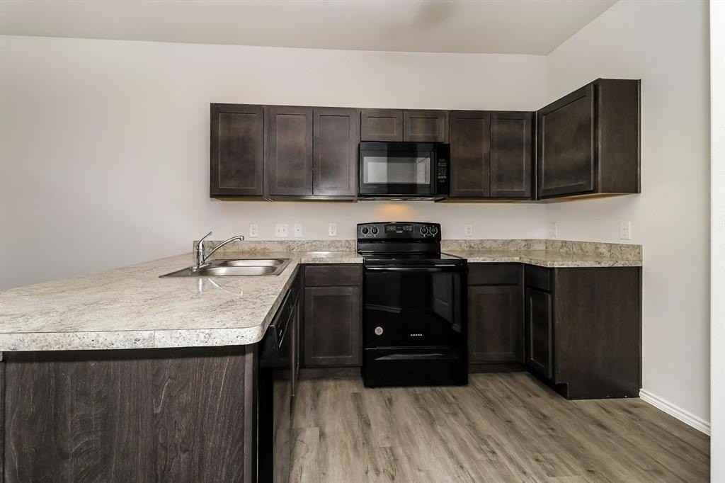 5532 Shore Point Trl - Photo 2 of 14