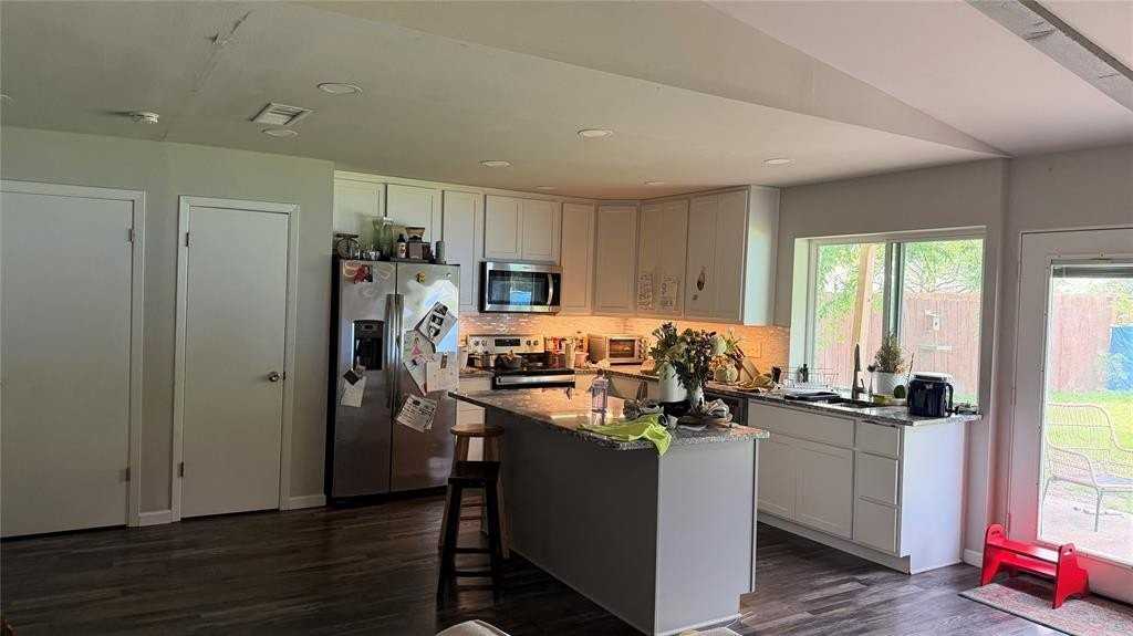 618 Shadyglen Dr - Photo 5 of 23