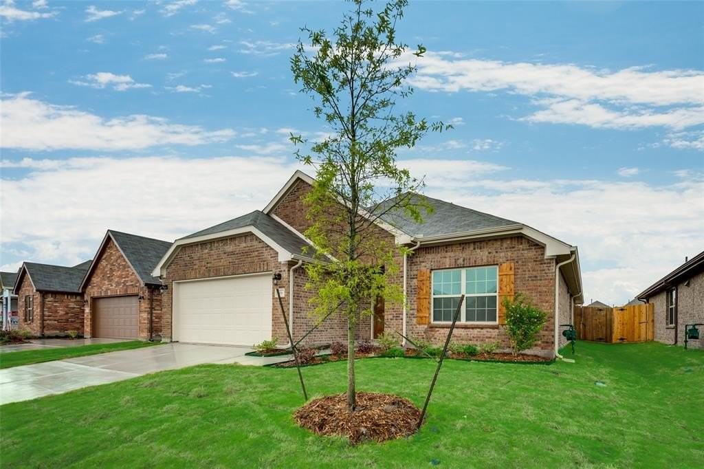 816 Bird Creek Dr - Photo 2 of 29
