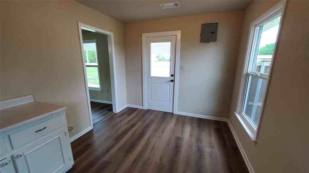 1237 S Waco St - Photo 4 of 18