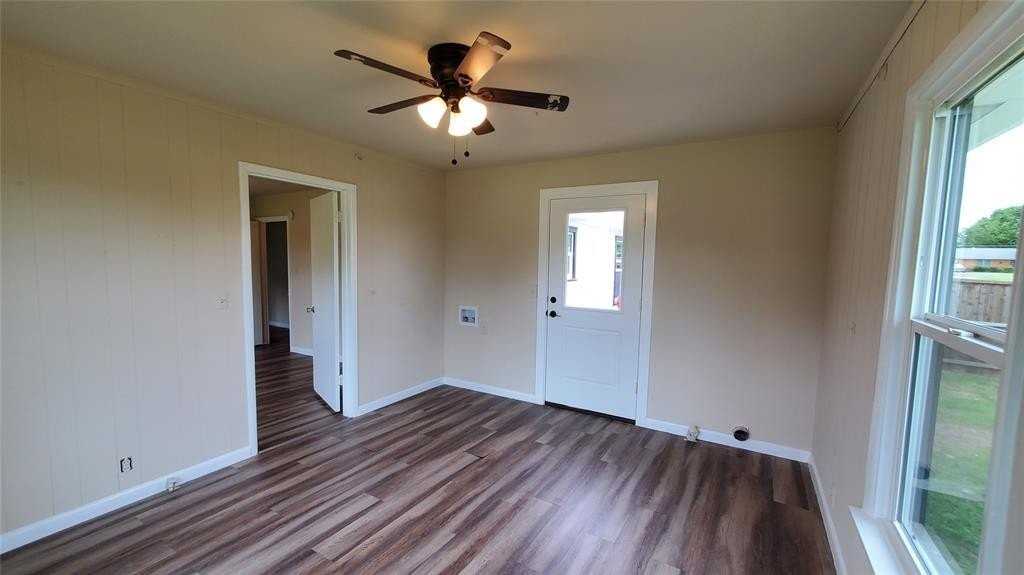 1237 S Waco St - Photo 5 of 18