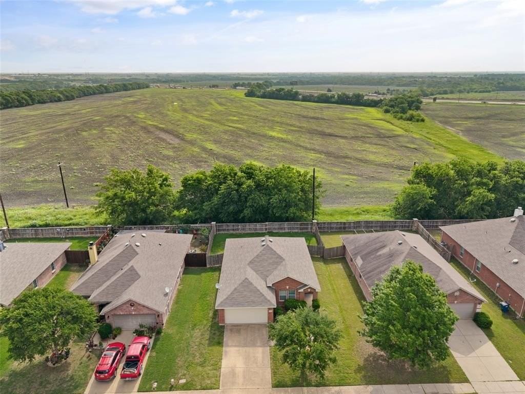 308 Laurel Ln - Photo 2 of 35