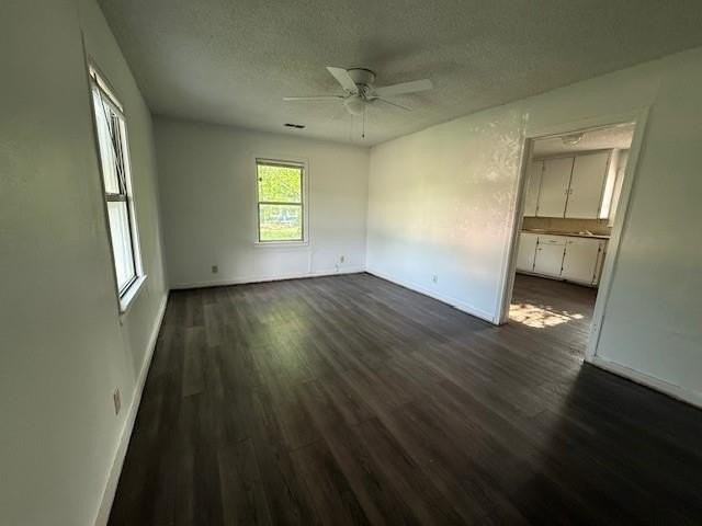 1557 Sycamore St - Photo 3 of 14