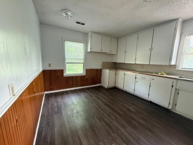 1557 Sycamore St - Photo 4 of 14