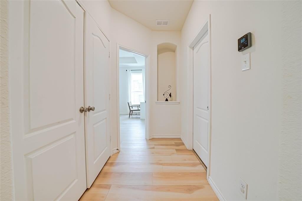 405 Club House Dr - Photo 4 of 23