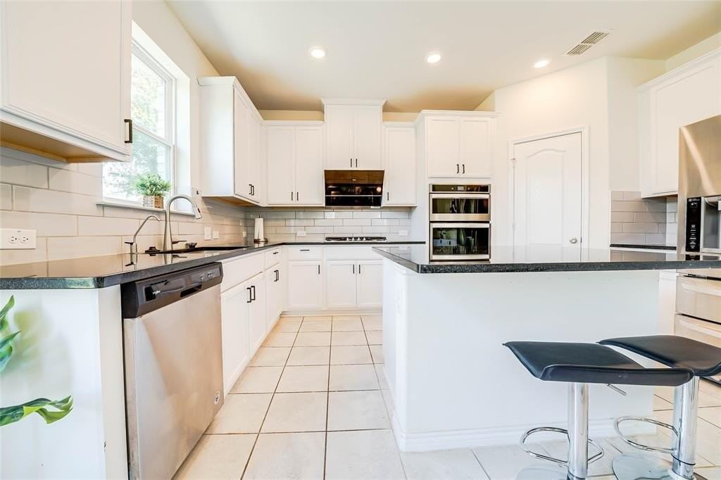 405 Club House Dr - Photo 7 of 23