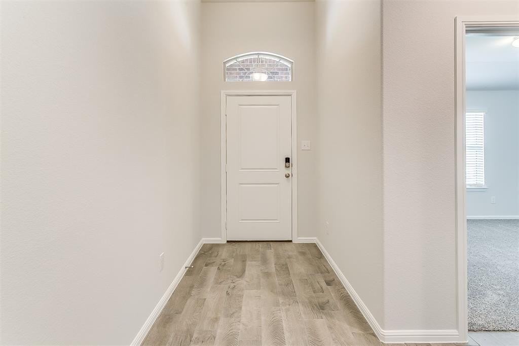 9209 Herringbone Dr - Photo 4 of 36