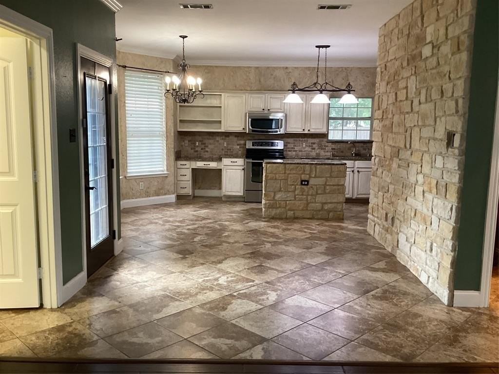 7774 Park Downs Dr - Photo 5 of 33