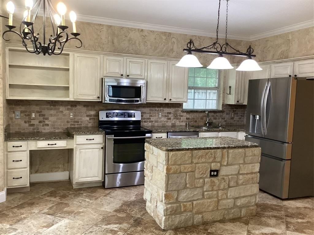 7774 Park Downs Dr - Photo 6 of 33