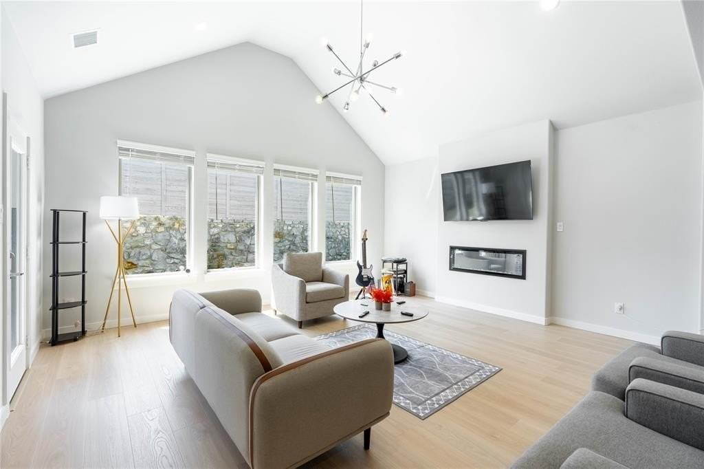 3705 Solstice Rd - Photo 4 of 37