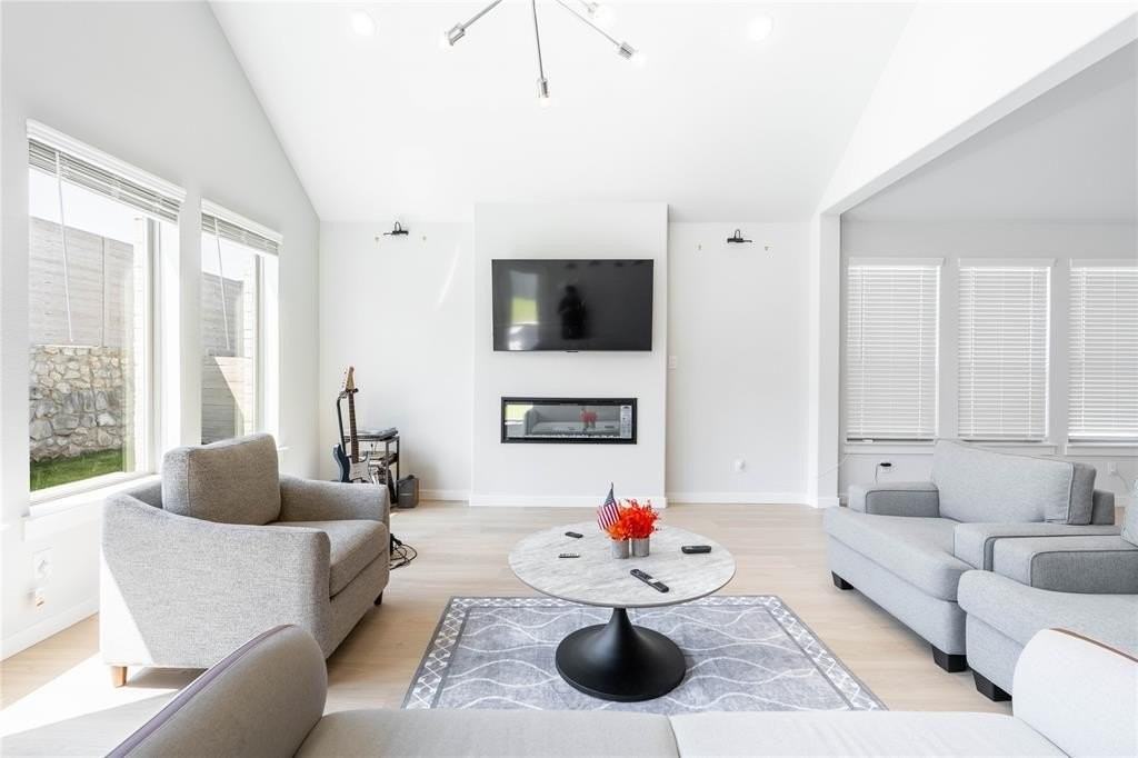 3705 Solstice Rd - Photo 7 of 37