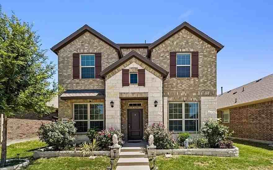 2141 Miramar Dr